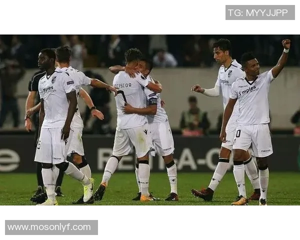 威廉二世与埃因霍温的精彩对决揭示足球战术与团队合作的魅力 威廉二世与埃因霍温的精彩对决揭示足球战术与团队合作的魅力